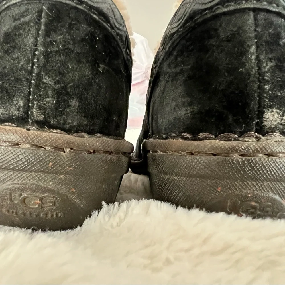 Womens UGG Moccasins/Clog new - Picture 2 of 6